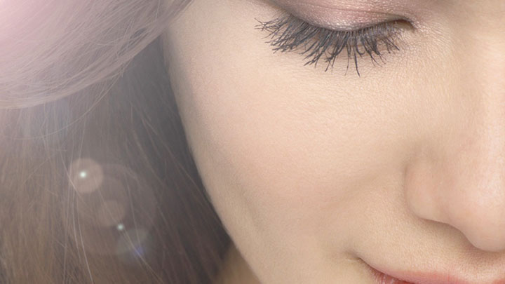 A woman cured with phototherapy