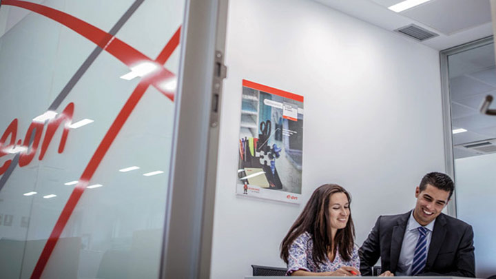 People working in an office - optimize your workspaces with sensors and embedded wireless controls