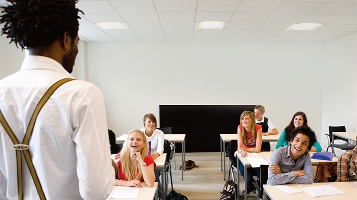 Optimize your space and save costs in schools with SpaceWise lighting system. | Classroom lighting 