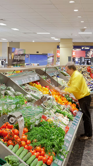 The vegetables section at Edeka Glückstadt lit by Philips Lighting's fresh food solutions