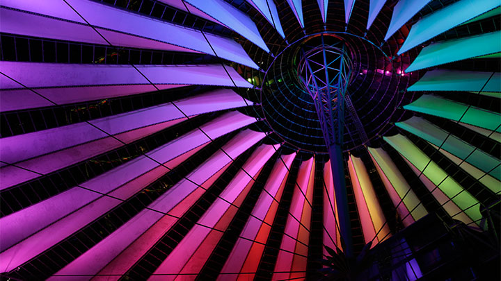 See how Alexander Weckmer lit up the Sony Center and Funktrum in Berlin using wireless, energy efficient RGB lighting.