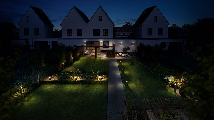 Magical lighting atmosphere in your garden and terrace with Philips exterior lighting